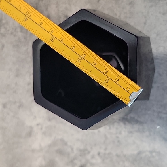 Vintage black glass hexagon vase - Picture 8 of 9
